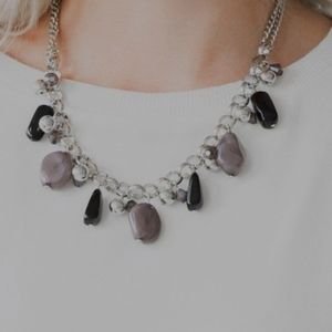Grand Canyon Grotto Black Necklace with Earrings